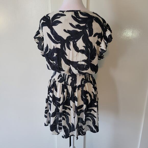 Elan Size S Leaf Print Mini Dress Black White Short Flutter Sleeve Cinched - Picture 5 of 11